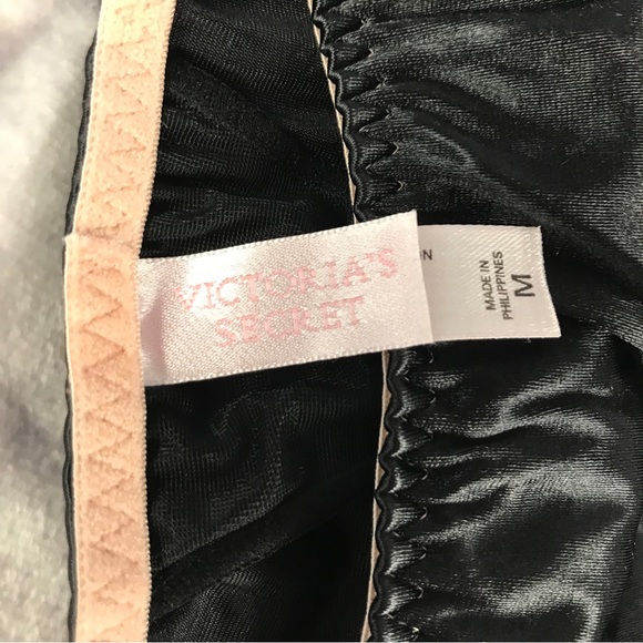 NWOT Victoria’s Secret Thong Garter Skirt-Black with Pink Bows‎ Accents - Size M - Picture 2 of 7